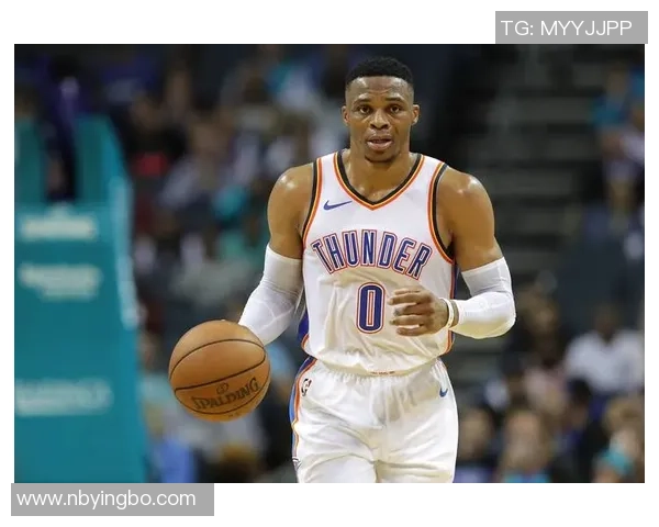 九届全明星威少训练场化身球童震惊网友亲自上阵为队友捡球 九届全明星威少训练场化身球童震惊网友亲自上阵为队友捡球